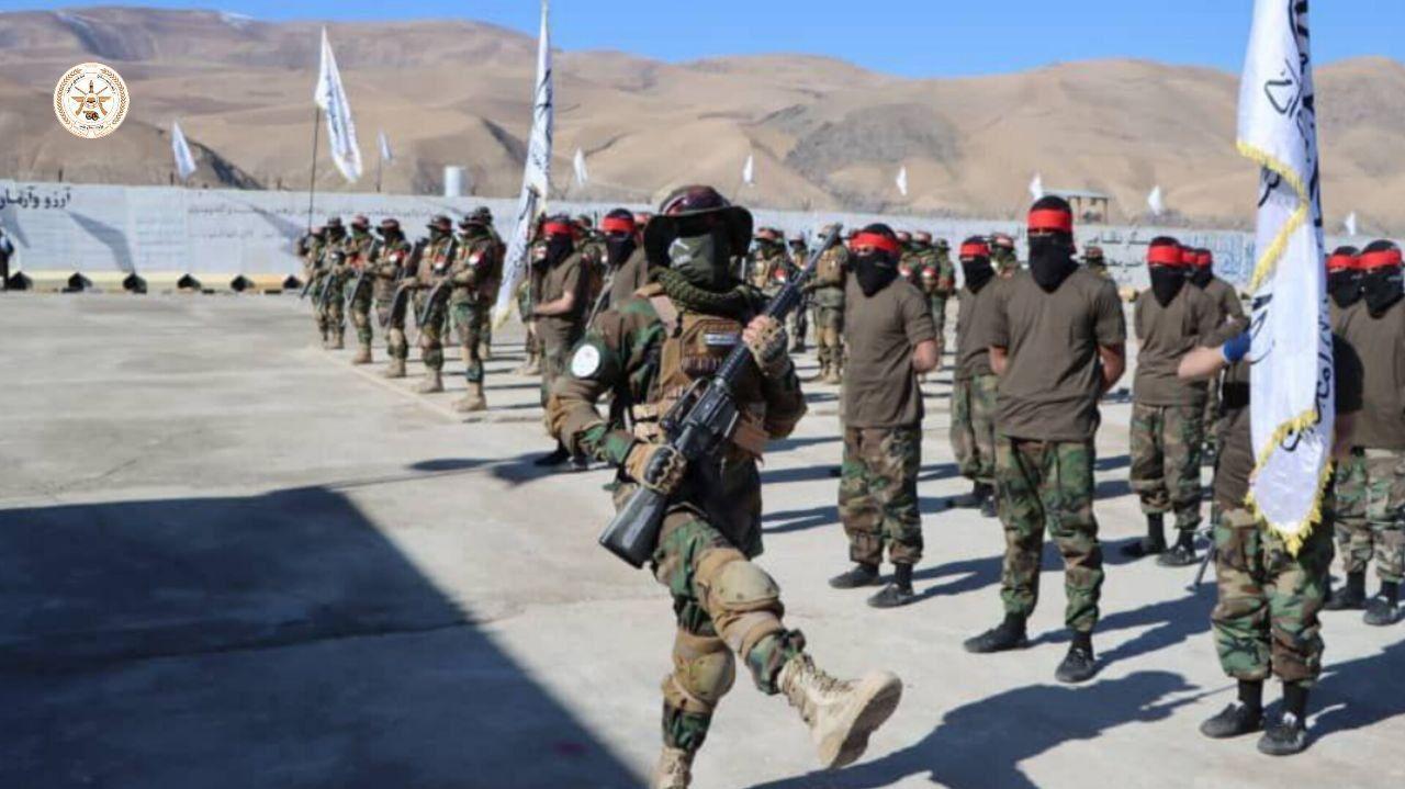 د ٢١٩ عمر ثالث فرقې له ښوونیز مرکز څخه ۲۰۰ تنه ځوان منسوبین فارغ شول